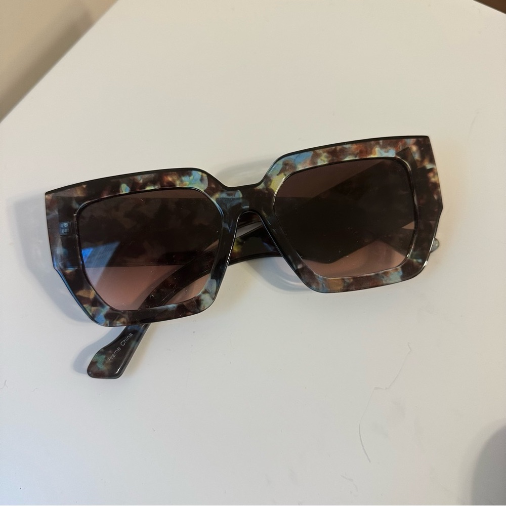 Y2K Tortoise Shell Square Sunglasses - Brown & Teal Accent. It girl aesthetic.